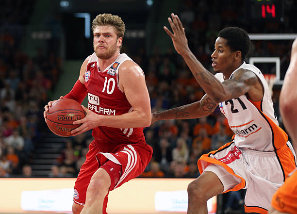 主力后卫采 主力后卫采