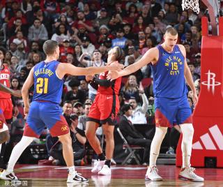 开严密限制 开严密限制