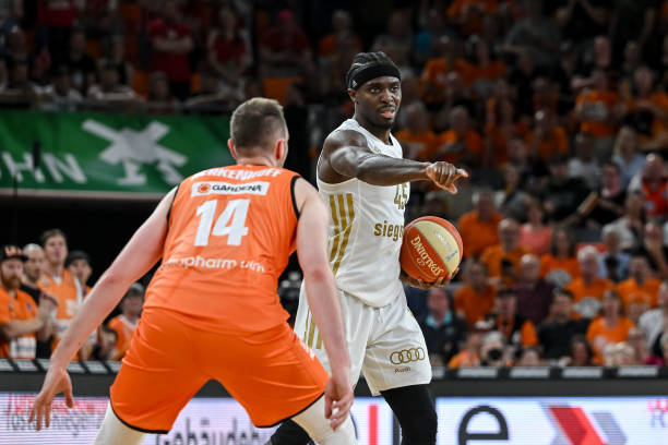 热刺在自己 热刺在自己